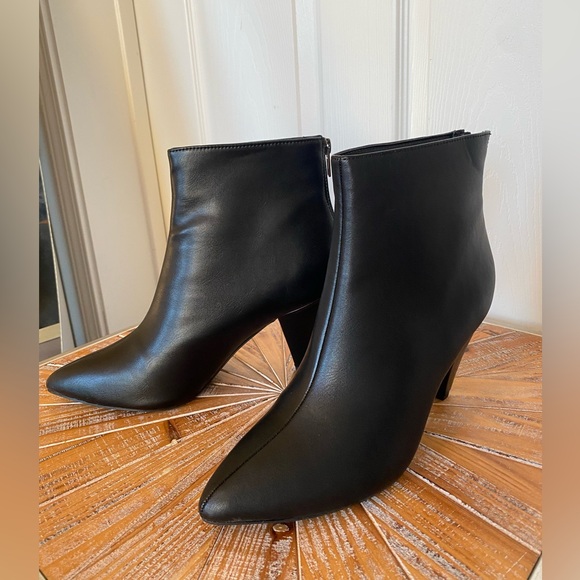 NWT My Delicious Black Faux Leather Pointy Toe Zipper Booties Size 10 - Picture 6 of 11